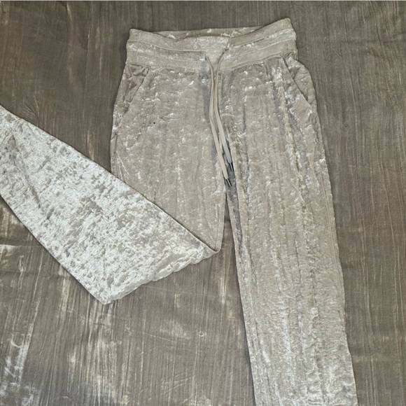 Lululemon Limited Edition Velvet Jogger - Picture 4 of 4